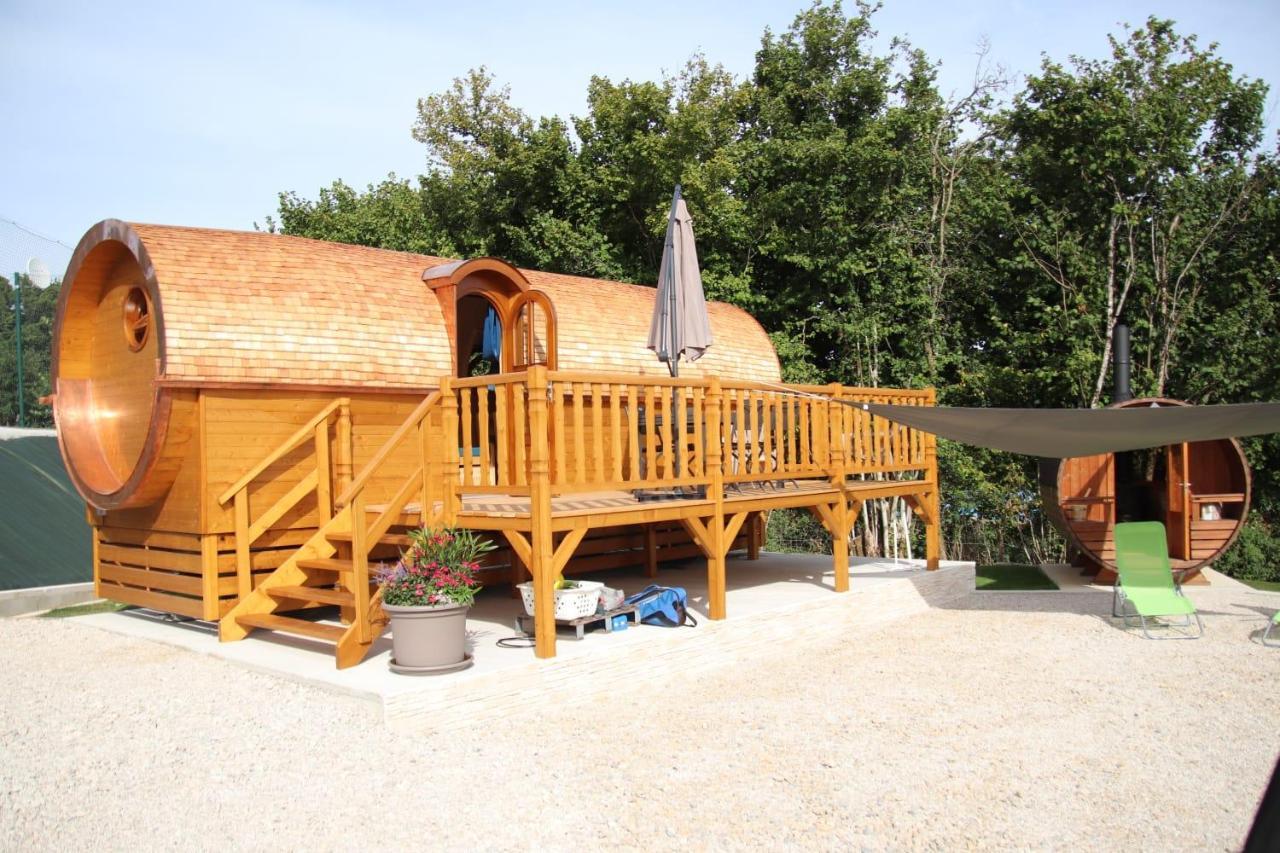 L'Insolite Jurassienne Dompierre-sur-Mont Exteriör bild